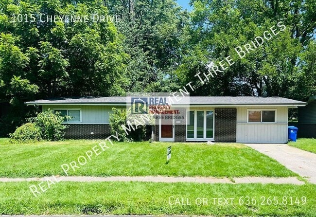 Building Photo - 1015 Cheyenne Dr