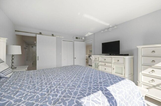 Building Photo - 9400 S Ocean Dr