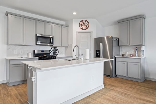 Building Photo - 302 Dusty Bridle Ln