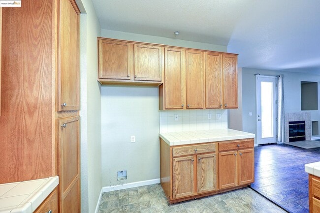 Building Photo - 220 Whispering Oaks Ct