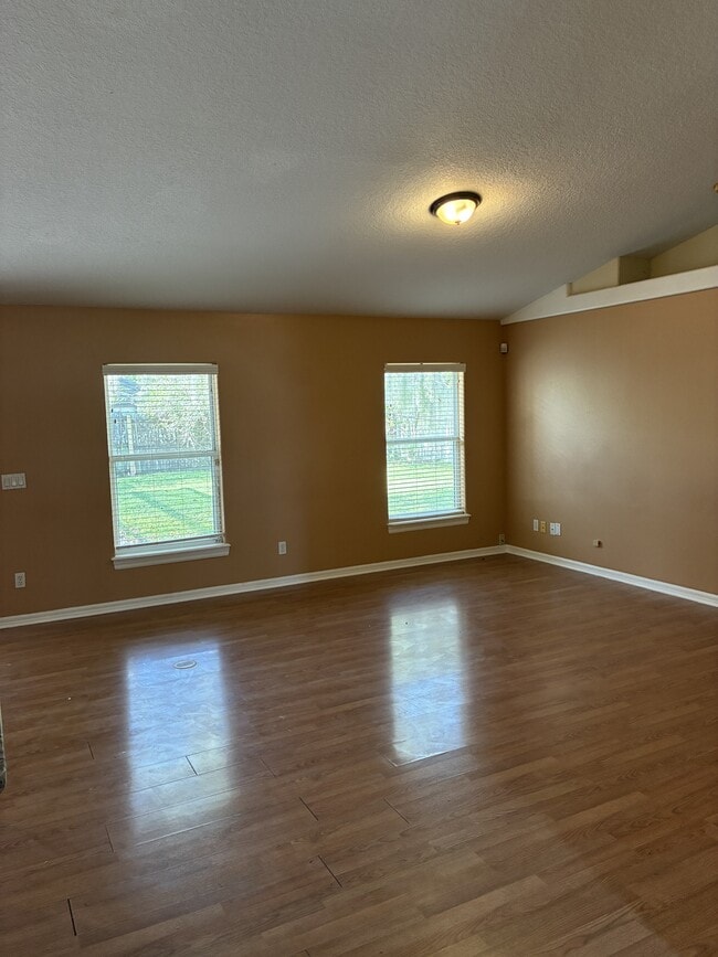 Building Photo - 3247 Countryside View Dr