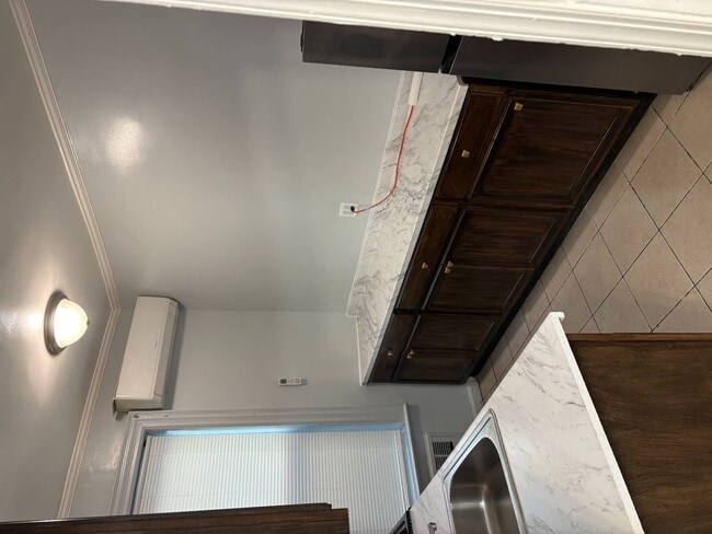 Building Photo - 176 E 93rd St