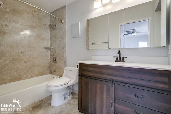 Building Photo - Spacious 2Bd 2.5Ba Two-Story Condo in Alli...