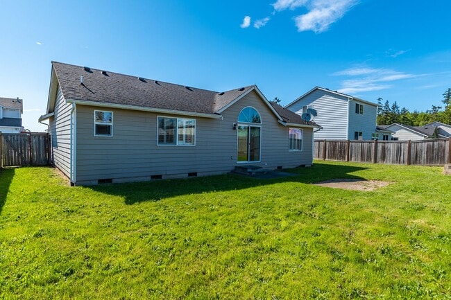 Building Photo - 3 Bedroom 2 Bath Home in Redwing