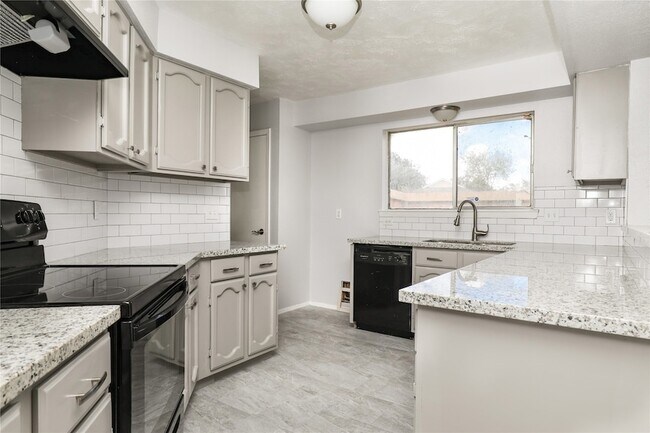 Building Photo - 2703 Heritage Colony Dr