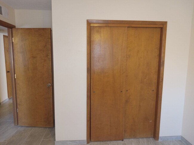 Building Photo - 4 BEDROOM 3 BATHROOM HOME IN THE VIBRANT C...