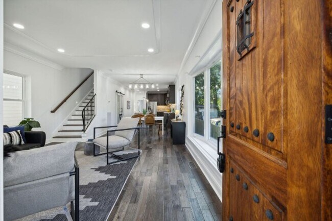 Building Photo - Brand NEW East Nashville 3 bedroom/3.5 bat...