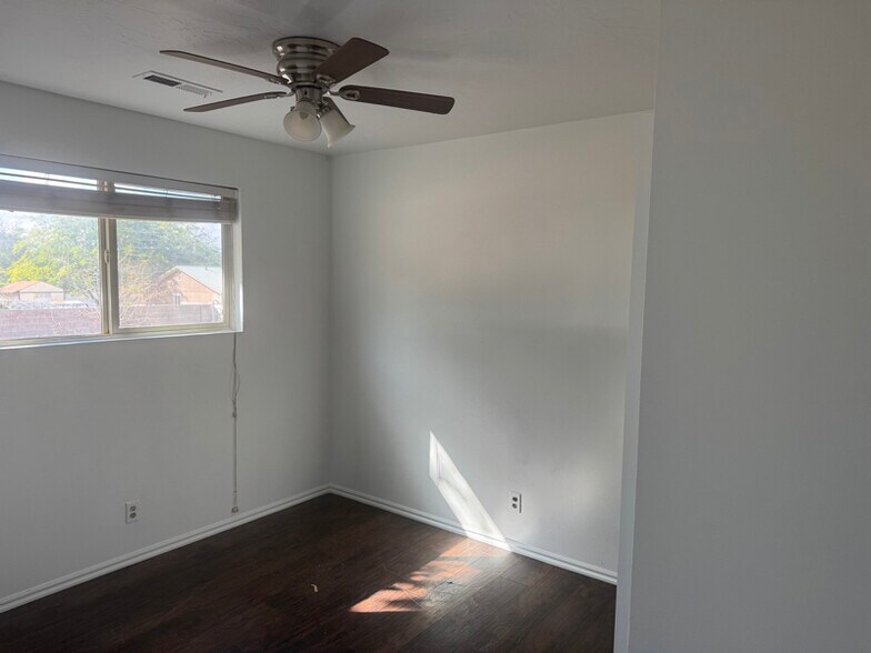 Building Photo - 1421 W 450 N