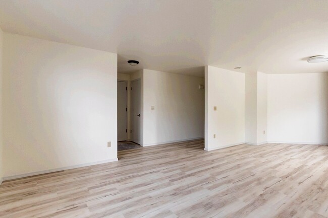 Building Photo - Charming & Updated 3-Bedroom Home