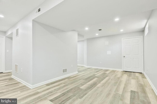 Building Photo - 7802 Shallowbrook Ct