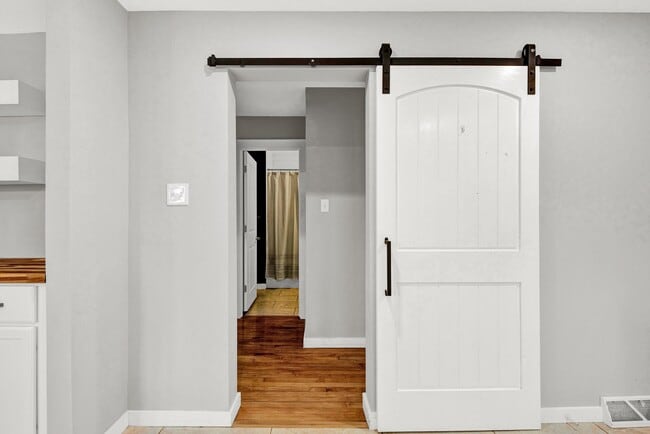 Building Photo - 3124 S Ellen St