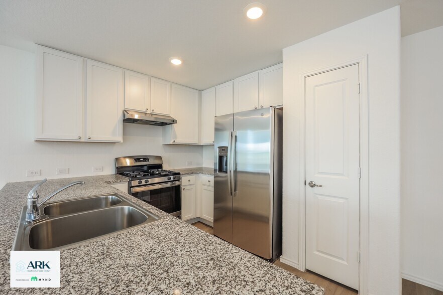 Building Photo - 11915 Cink Dr