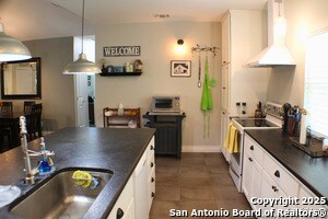 Building Photo - 320 Lighthouse