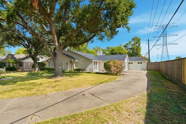 Building Photo - 2502 Hollow Hook Rd