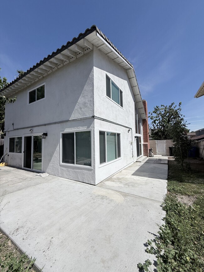 Building Photo - 435 Anacapa Cir