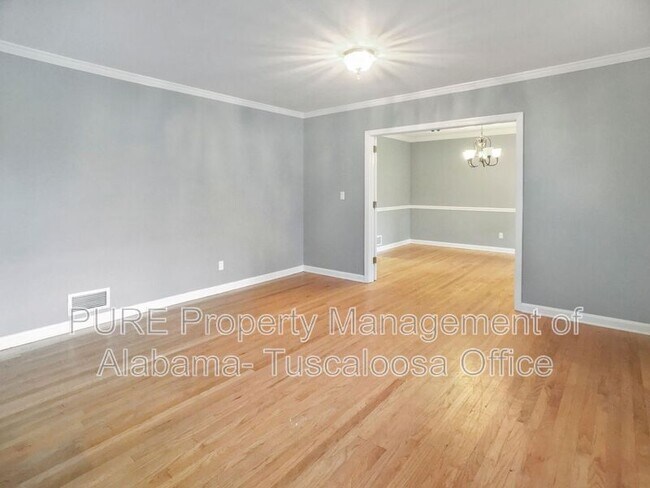 Building Photo - 1208 38th Ave E