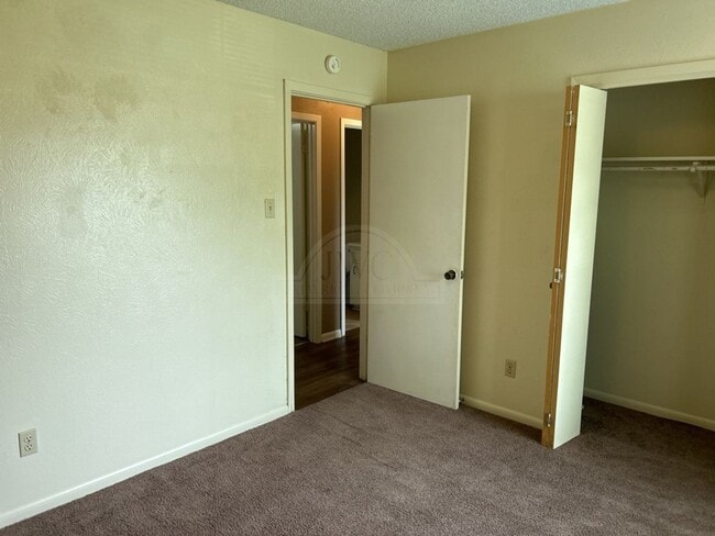 Building Photo - 821 Michelle Dr