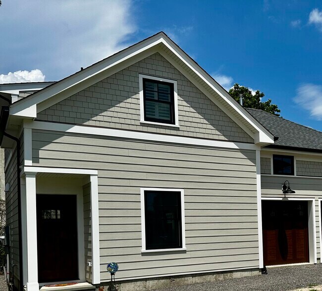 Building Photo - 502 12th Ave