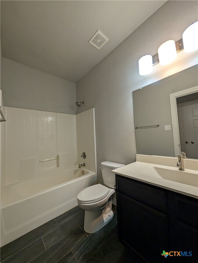 Building Photo - 546 Creekside Frst