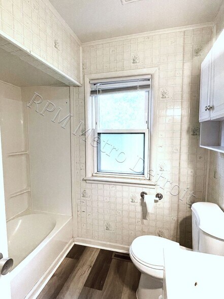 Building Photo - 32851 Linderman Ave