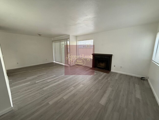 Building Photo - Move in special - 2 bedroom townhome in Sp...