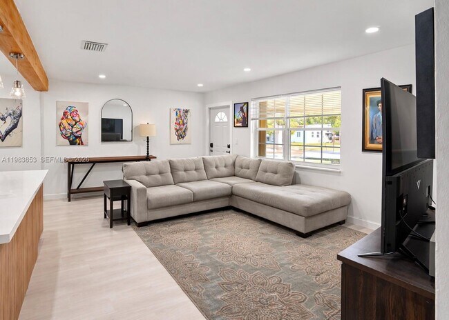 Building Photo - 1445 NW 6th Ave