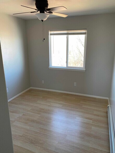 Building Photo - 385 Sunnyside Cir