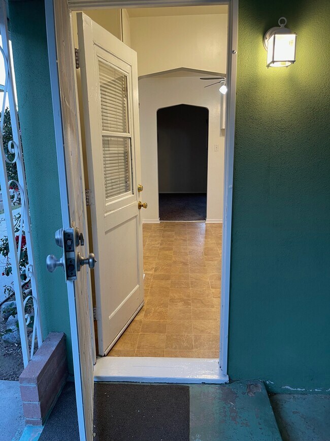 Building Photo - 313 Bond St