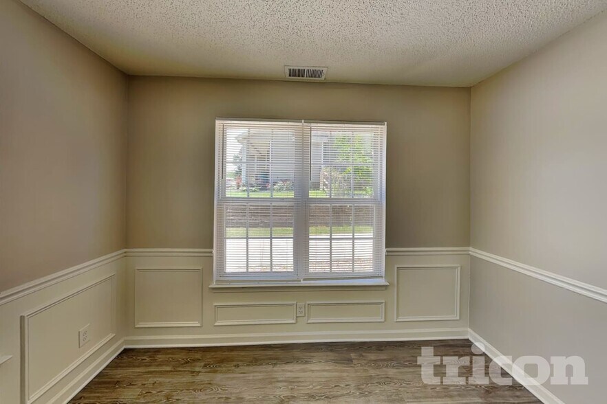 Building Photo - 235 Chattaroy Dr