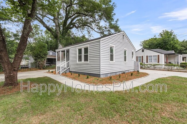 Building Photo - 2308 Aintree Ave