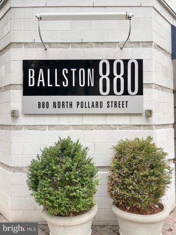 Building Photo - 880 N Pollard St