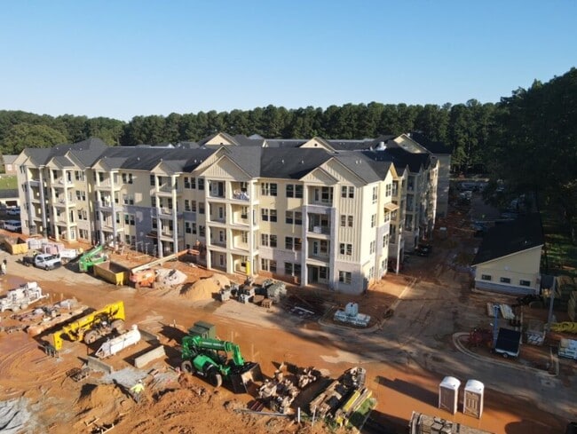 Primary Photo - Crowne at Hickory Grove