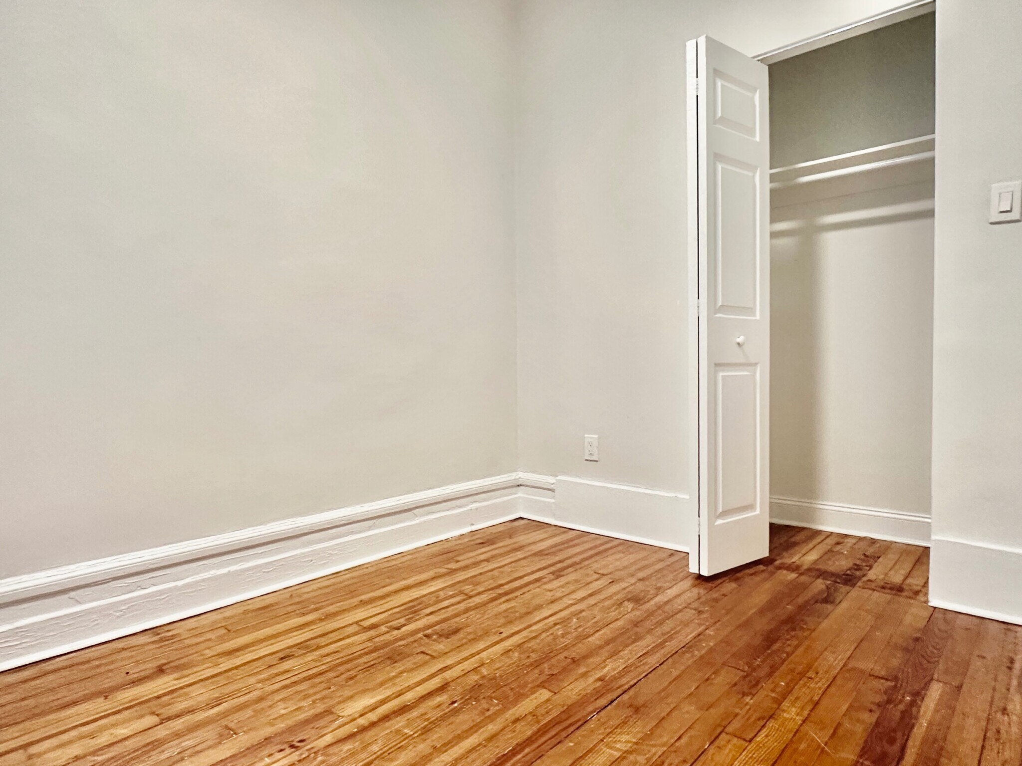 Building Photo - 209 W 108th St