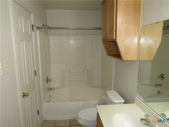 Building Photo - 2609 Lucille Dr