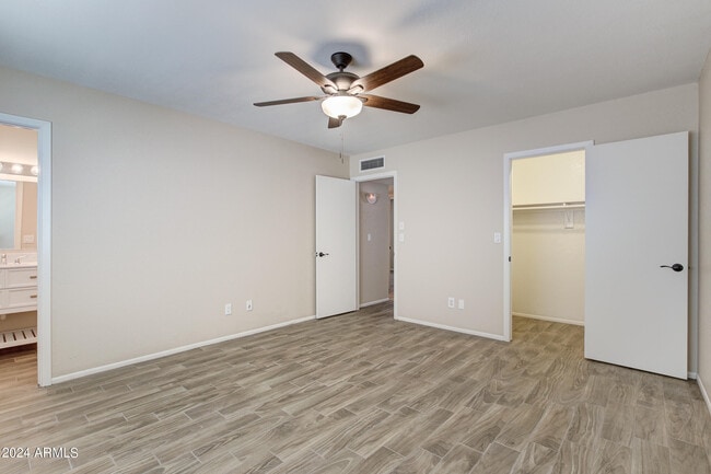 Building Photo - 5111 W Beverly Ln