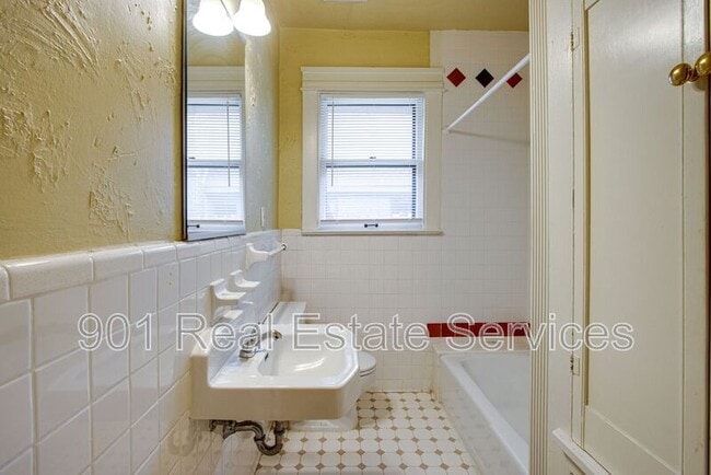 Building Photo - 257 Hawthorne St