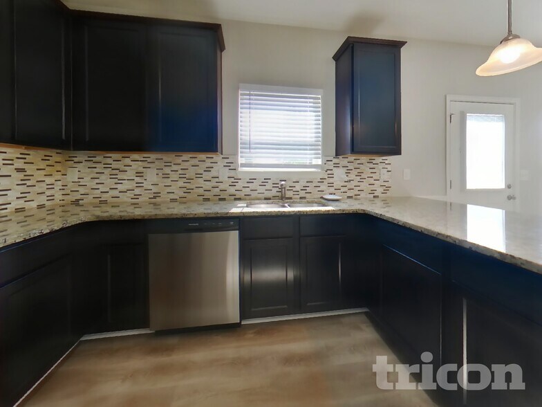 Building Photo - 424 Hyder Ct