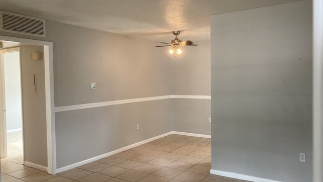 Building Photo - One Bedroom Rental in South Tampa!