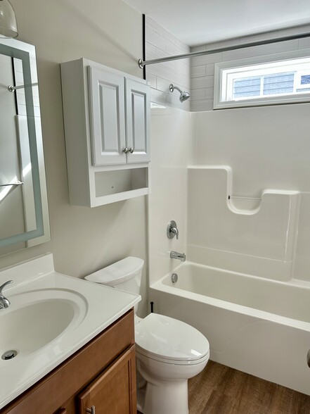 Counter height vanity, shower/tub combo, wall cabinet, soft close toilet seat, transom - 2312-A Belle Ave NE