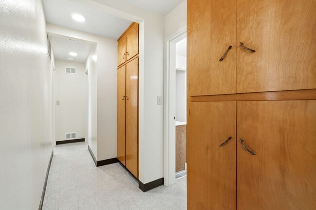 Building Photo - 3bd/2ba Seattle Home