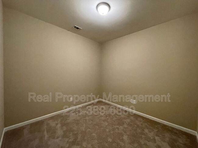 Building Photo - 17414 Berkshire Dr