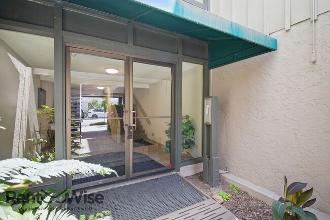 Building Photo - 1534 San Antonio St