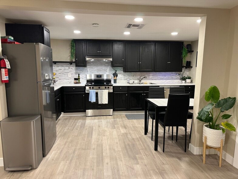 Building Photo - 1983 E Don Carlos Ave