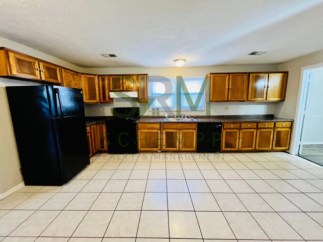 Building Photo - Spacious 3BR ranch in the Hazelwood neighborhood!