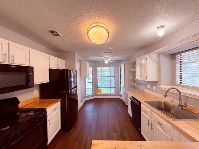 Building Photo - 12314 Thompkins Dr