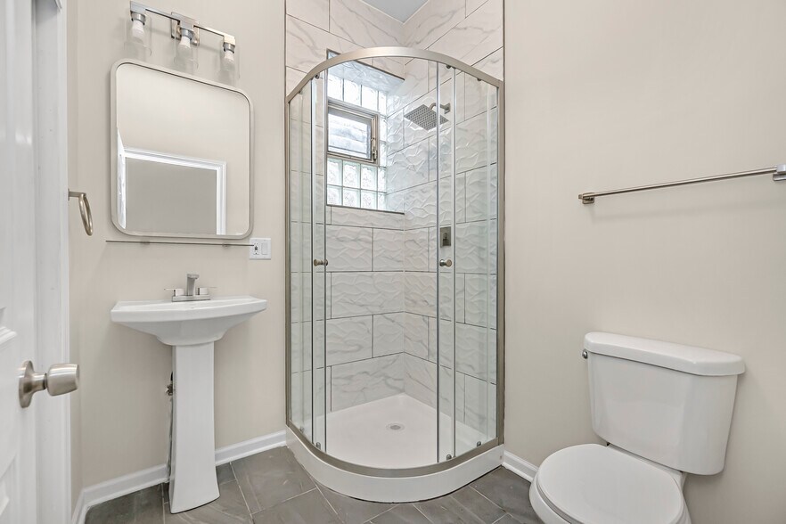 Building Photo - 1739 W Beach Ave