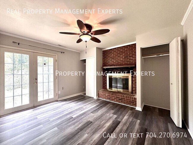 Building Photo - 3311 Tyrone Dr