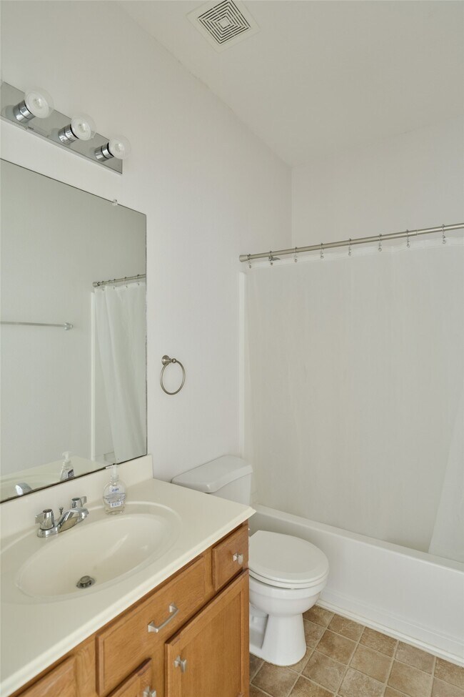 Building Photo - 21718 Grassy Hill Ln