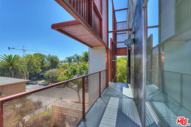 Building Photo - 1140 N Formosa Ave