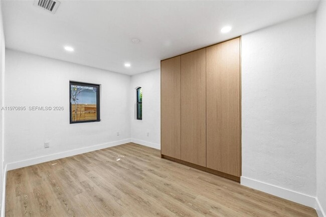 Building Photo - 751 NE 80th St